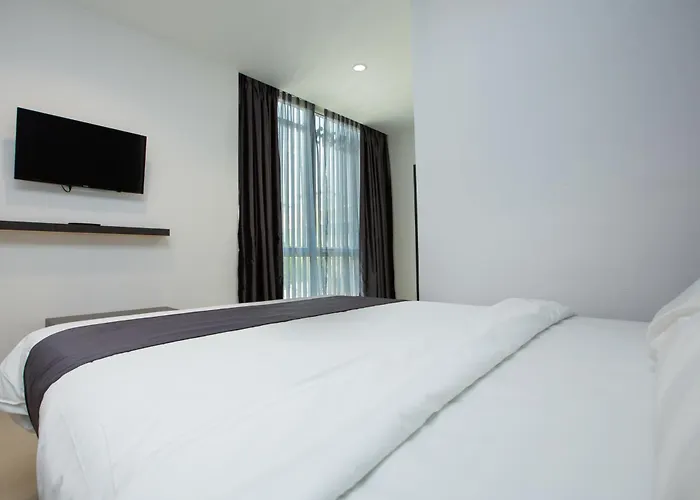 1 Hotel Signature